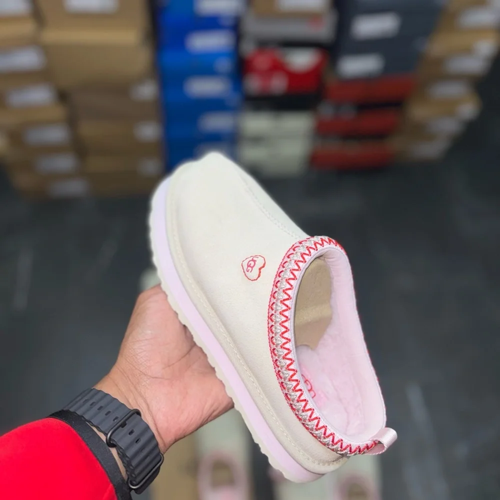 Size 6Y 🎀 Ugg Tazz Love ‘26 Platform Slippers Limited Edition💕 In Hand - Picture 2 of 6